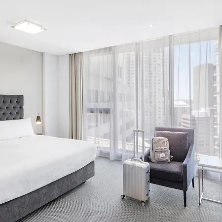 Meriton Suites Campbell Street, Sydney Exterior photo A bedroom at the hotel