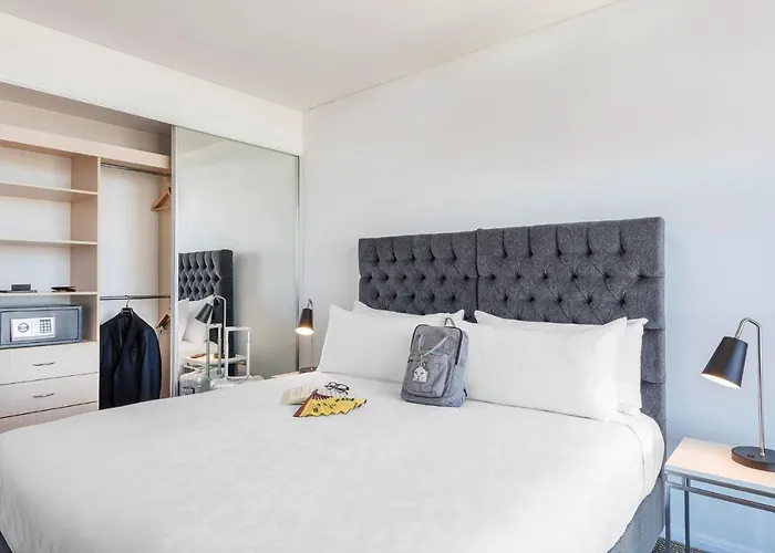 Meriton Suites Campbell Street, Sydney